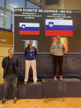 Finalistki z organizatorjem tekmovanja